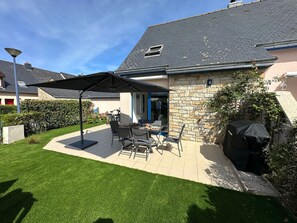 Outdoor dining - La Maison Marine - Piscine partagée (Erquy)