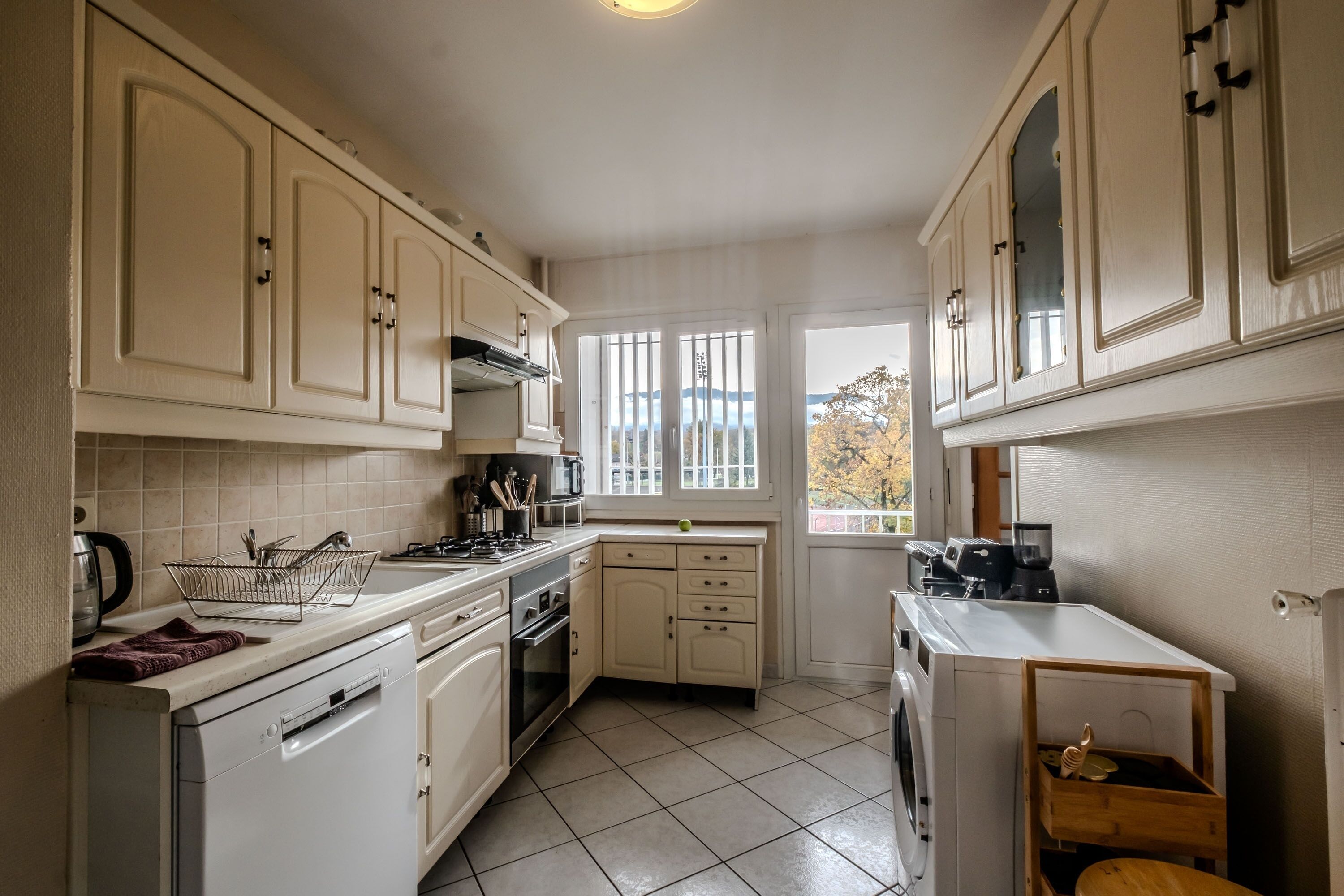 Réfrigérateur, micro-ondes, four, lave-vaisselle