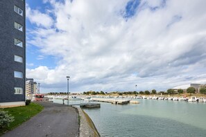 Marina - Le Nouveau Bassin - Vue sur le Port (Courseulles-sur-Mer)