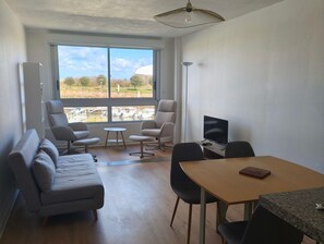TV - Le Nouveau Bassin - Vue sur le Port (Courseulles-sur-Mer)
