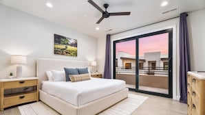 Room - 7-bedroom townhome in delightful Hurricane with cool AC (Hurricane)