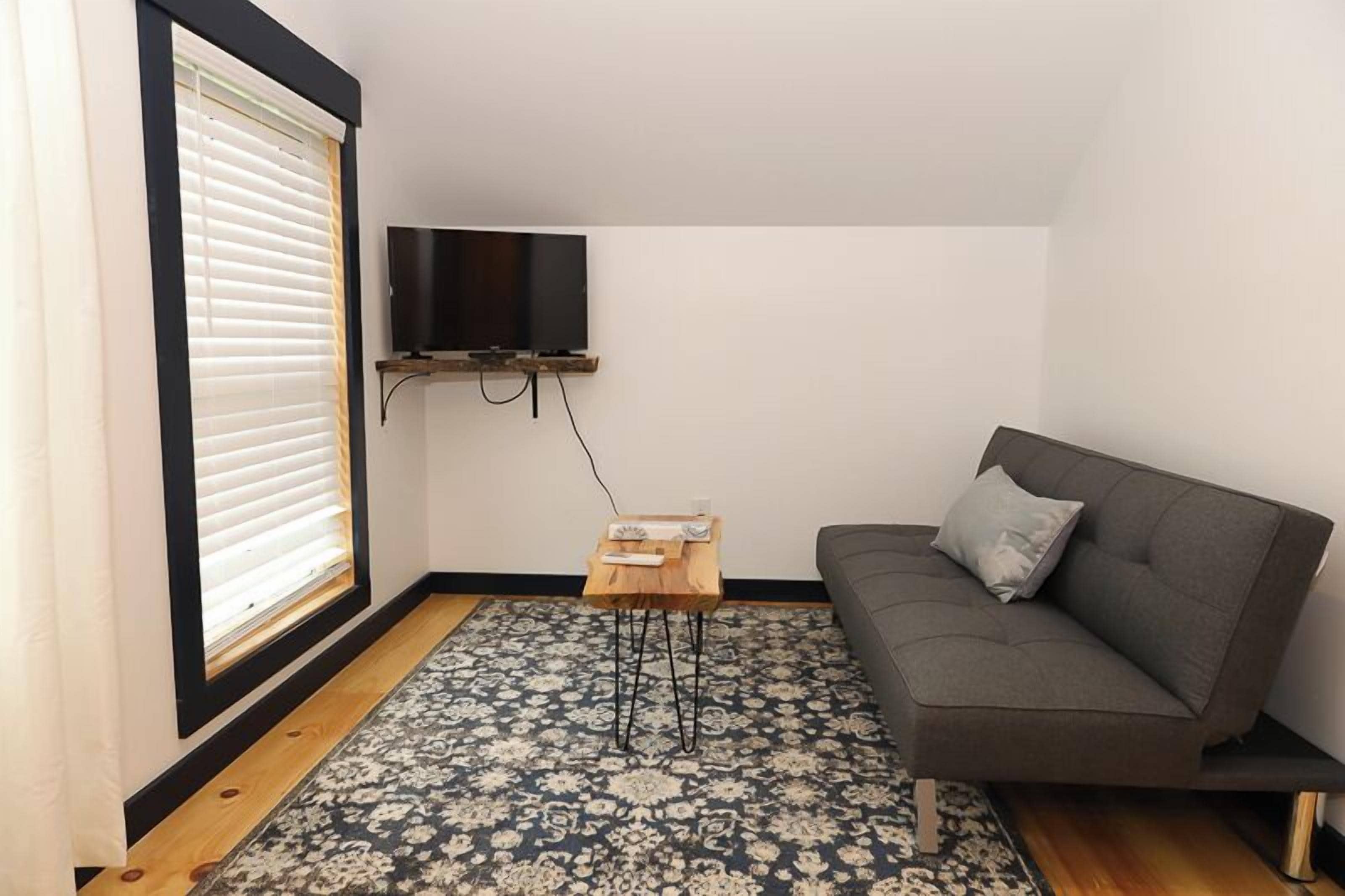 Junior Room, 1 Queen Bed, Non Smoking | Blackout curtains, iron/ironing board, free WiFi