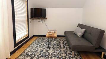 Junior Room, 1 Queen Bed, Non Smoking | Blackout curtains, iron/ironing board, free WiFi