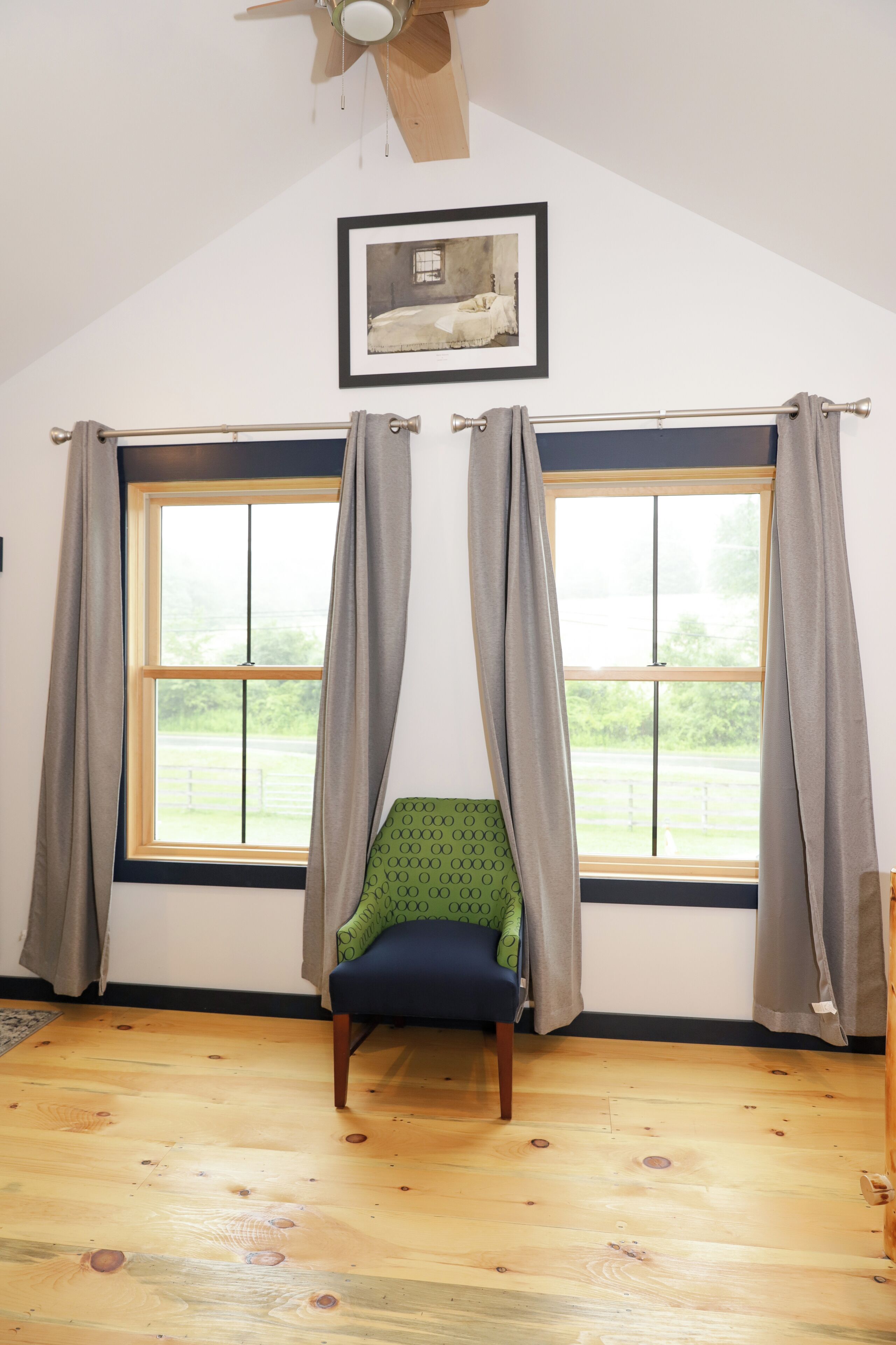 Junior Room, 1 Queen Bed, Non Smoking | Blackout drapes, iron/ironing board, free WiFi