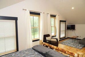 Junior Room, 1 Queen Bed, Non Smoking