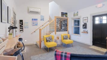 Junior Room, 1 Queen Bed, Non Smoking | Interior