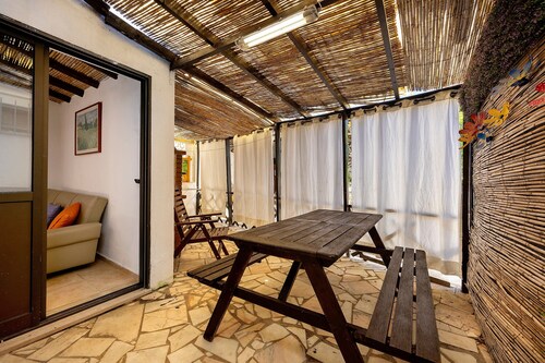 Holiday Home 'Buganvília' with Shared Pool and Wi-Fi