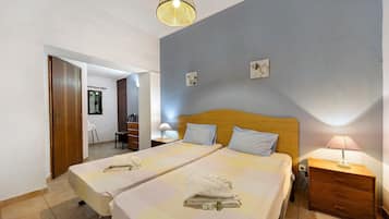 Iron/ironing board, WiFi, bed sheets