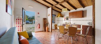 Holiday Home 'Girassol' with Shared Pool and Wi-Fi