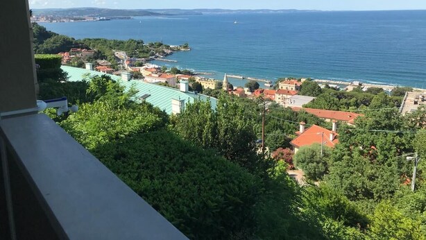 A coastal town with buildings, a clear sky, and a view of the sea. - Double suite with sea view (Trieste)