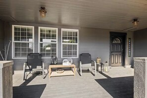 Terrace/patio - The Three Bears Retreat - King suites (Cle Elum)