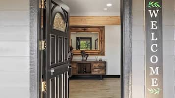 المنشأة من الداخل