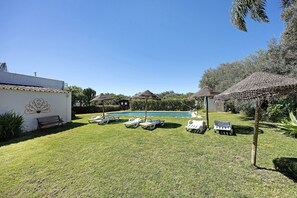 Pool - Holiday Home 'Malmequer' with Shared Pool and Wi-Fi (Luz)