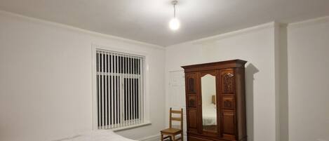 2 soverom, strykejern/-brett, wi-fi og sengetøy