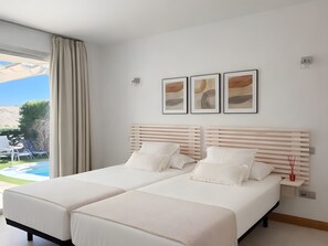 3 bedrooms, WiFi, bed sheets - Sunset Oasis Villa with Private Pool, Wi-Fi, and Air Conditioning (Las Palmas)