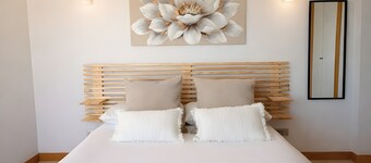 Sunset Oasis Villa with Private Pool, Wi-Fi, and Air Conditioning