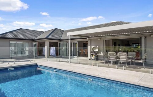 ⭐️ The Wine Country Retreat by Homello  ⭐️|Pool • Near Wineries & Wedding Venues • Spacious