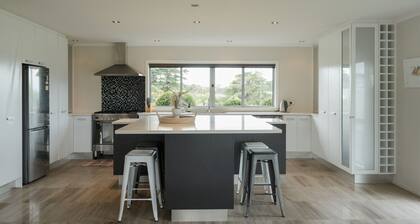 ⭐️ The Wine Country Retreat by Homello ⭐️|Pool • Near Wineries & Wedding Venues • Spacious