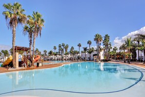 Pool - Holiday Apartment 'Alvates' with Shared Pool, Wi-Fi and Air Conditioning (Corralejo)