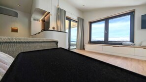 Interior - Modern design apartment with a view of the Dreisesselberg.<br>With sauna, roof terrace, outdoor bathtub and custom-made furnishings.<br>Perfect for two adults who appreciate peace and quality. (Breitenberg)