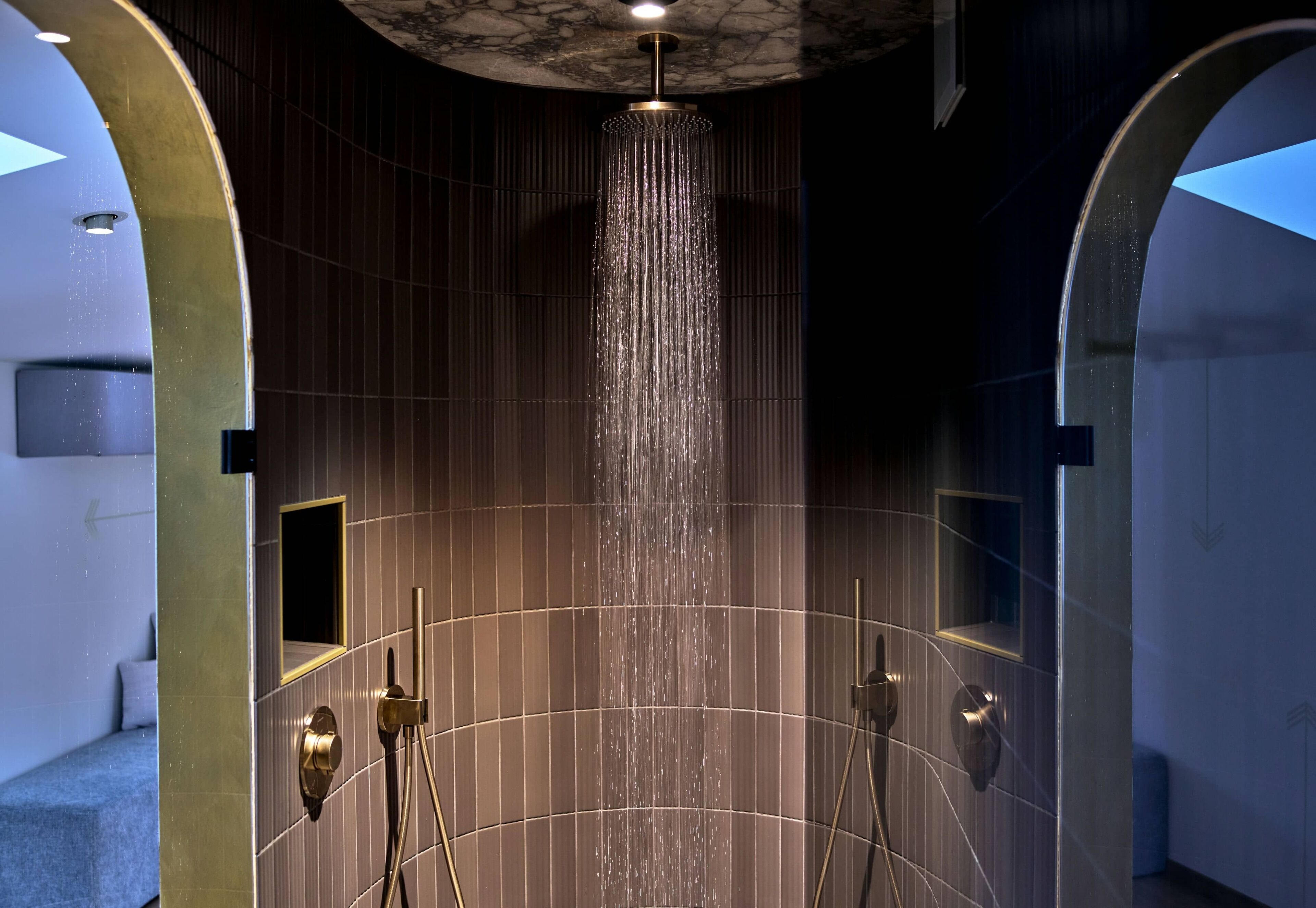 Secador de pelo y toallas