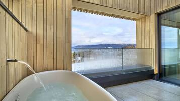 Bañera de hidromasaje interior