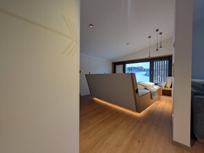 Free WiFi, bed sheets - Modern design apartment with a view of the Dreisesselberg.<br>With sauna, roof terrace, outdoor bathtub and custom-made furnishings.<br>Perfect for two adults who appreciate peace and quality. (Breitenberg)