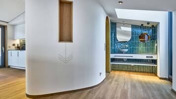 Secador de pelo, toallas