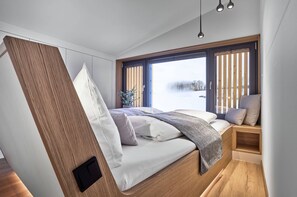 Tabla de planchar con plancha, wifi gratis y ropa de cama 