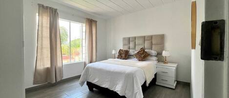 2 makuuhuonetta, silitysrauta/-lauta, Wi-Fi, vuodevaatteet