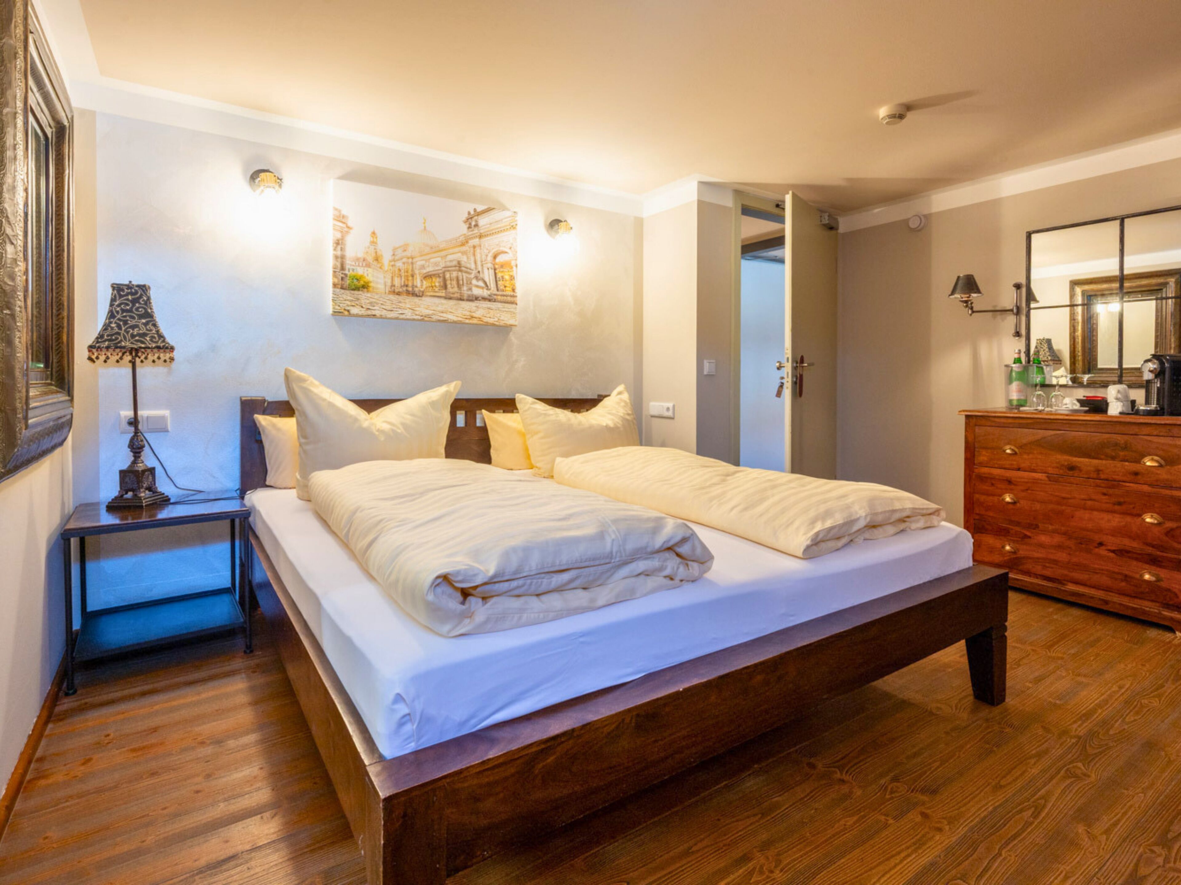 Doppelzimmer | Schreibtisch, laptopgeeigneter Arbeitsplatz, Verdunkelungsvorhänge