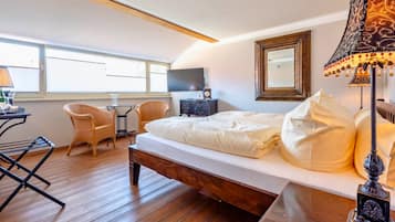 Double Room | Blackout drapes, free WiFi, bed sheets