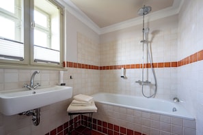 Double Room, Canal View | Bathroom - La Campagnola - Ristorante&Boutiquehotel (Dresden)