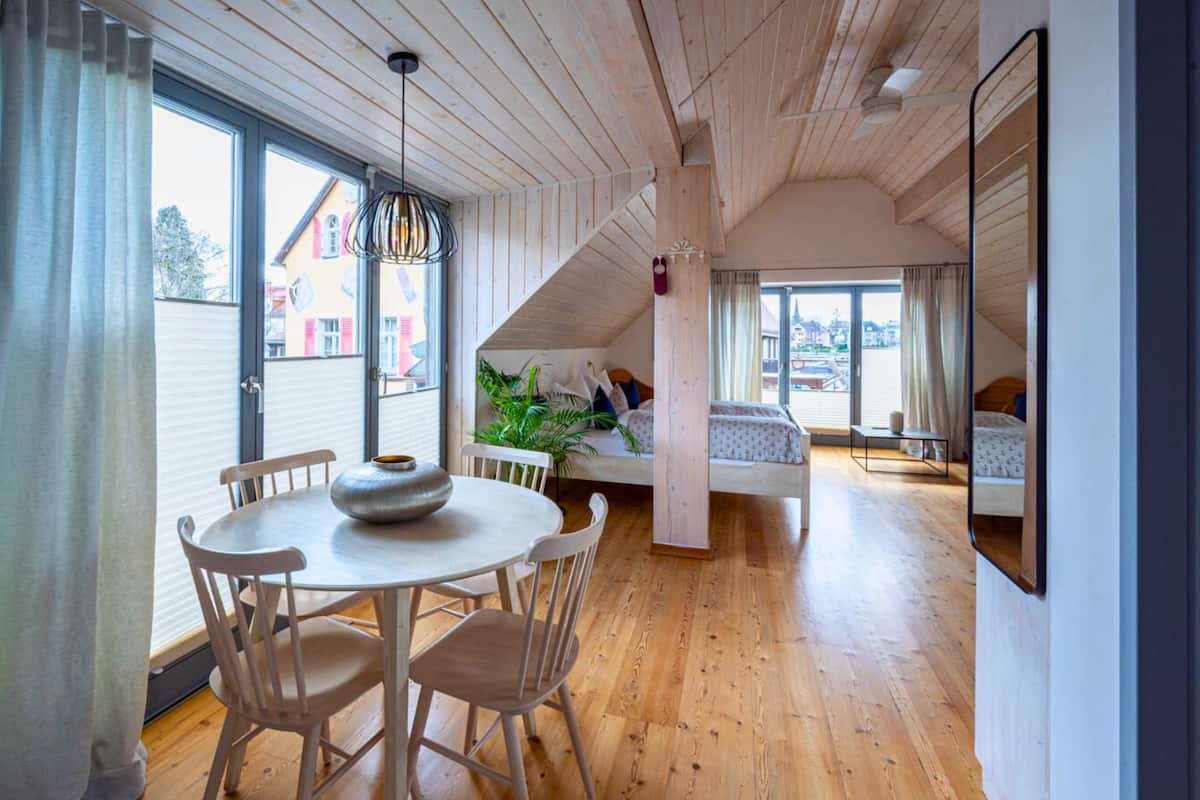 Blendingsgardiner, strykejern/-brett, wi-fi (inkludert) og sengetøy