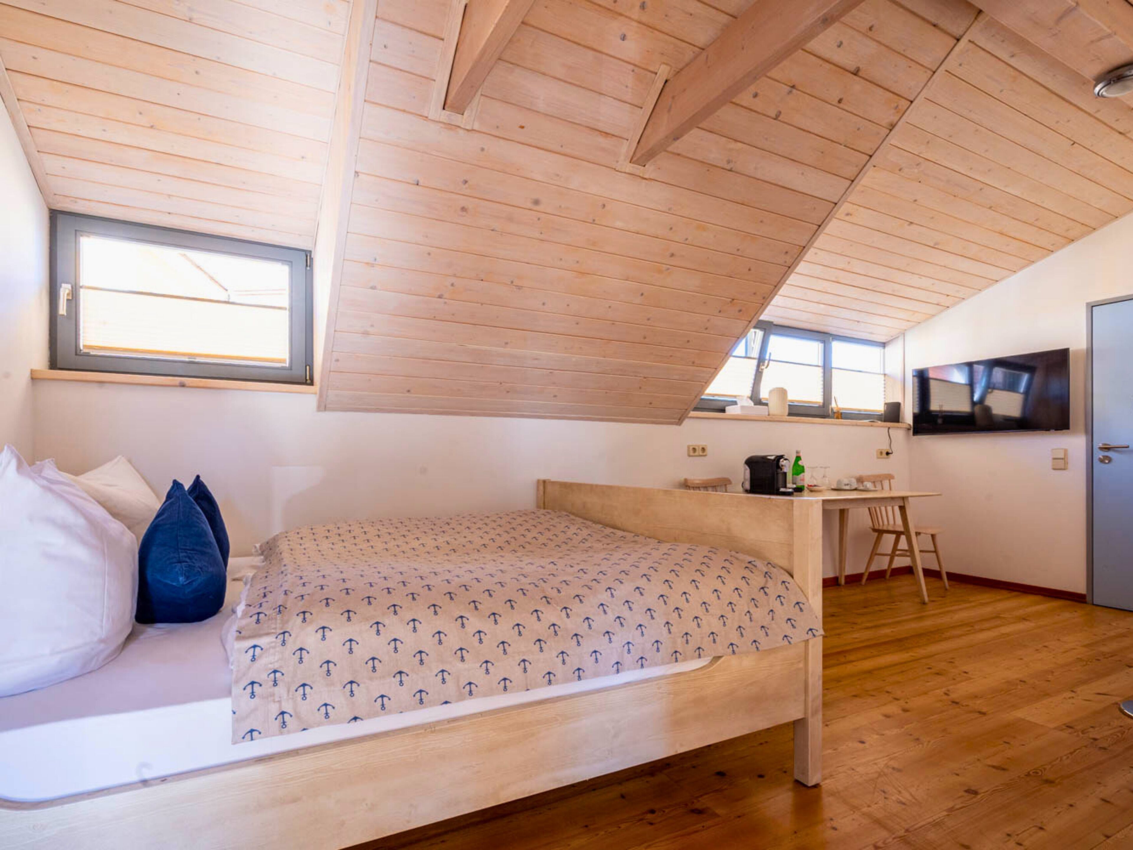 Blendingsgardiner, strykejern/-brett, wi-fi (inkludert) og sengetøy