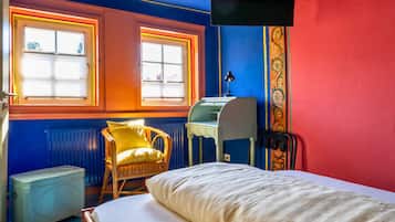 Signature Single Room | Blackout drapes, iron/ironing board, free WiFi, bed sheets