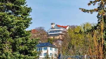 Double Room | Blackout drapes, iron/ironing board, free WiFi, bed sheets