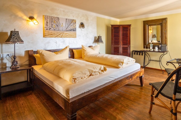 Double Room, River View | Langsir/tirai gelap terus, seterika/papan seterika, Wi-fi percuma
