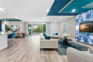 TV - Themed, Movie theater, Game Room, 12 BD, Pool (Kissimmee)