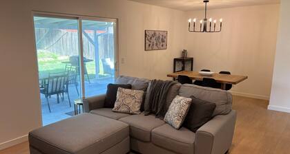 3-bedroom Cozy Modern Home in peaceful Thousand Oaks