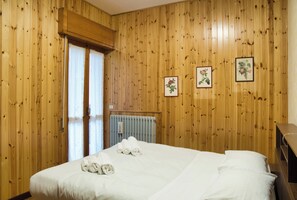 Ferros/tábuas de passar roupa, Wi-Fi de cortesia, roupa de cama