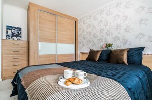 Iron/ironing board, WiFi, bed sheets - Perfect 4-bedroom house in Oadby for a relaxing stay (Oadby)