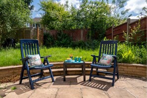 Property grounds - Perfect 4-bedroom house in Oadby for a relaxing stay (Oadby)