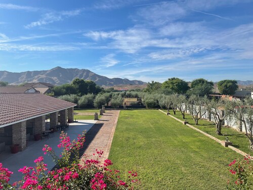 Spacious 5-bedroom farmhouse in Laveen with AC