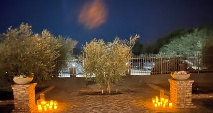 Spacious 5-bedroom farmhouse in Laveen with AC