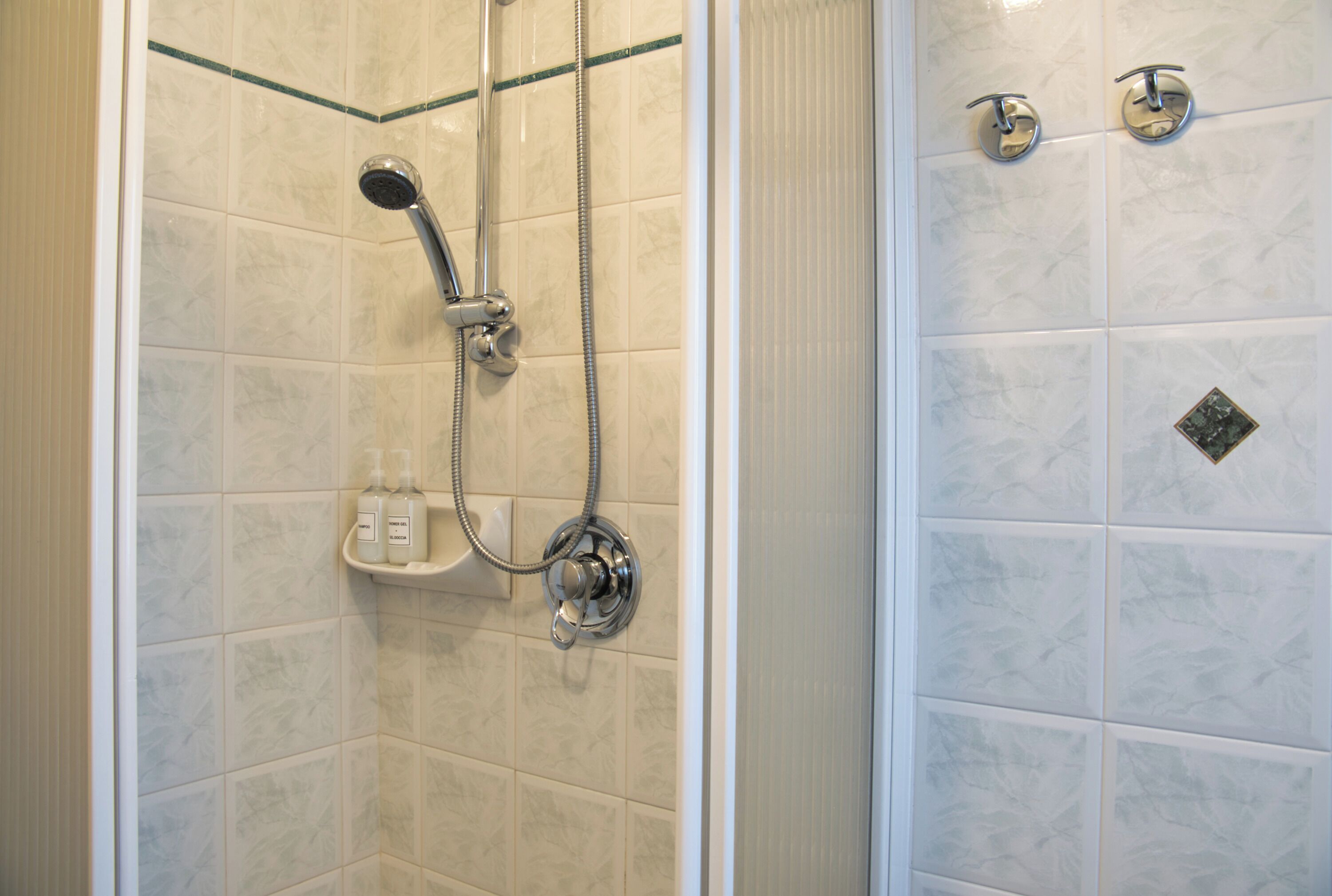 Doccia, asciugacapelli, bidet, asciugamani