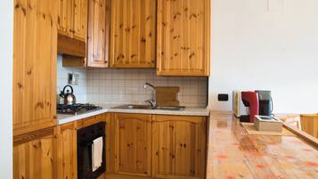 KĂŒhlschrank, Mikrowelle, Ofen, Herdplatte