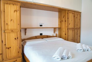 2 bedrooms, free WiFi, bed sheets - Cassina Lavallee 8 - One Bedroom Apartment, Sleeps 5 (Cremeno)