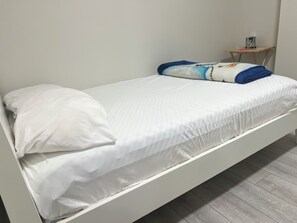 2 多间卧室、WiFi、床单