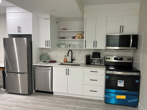 Private kitchen - Two bedroom in Basement (Airdrie)